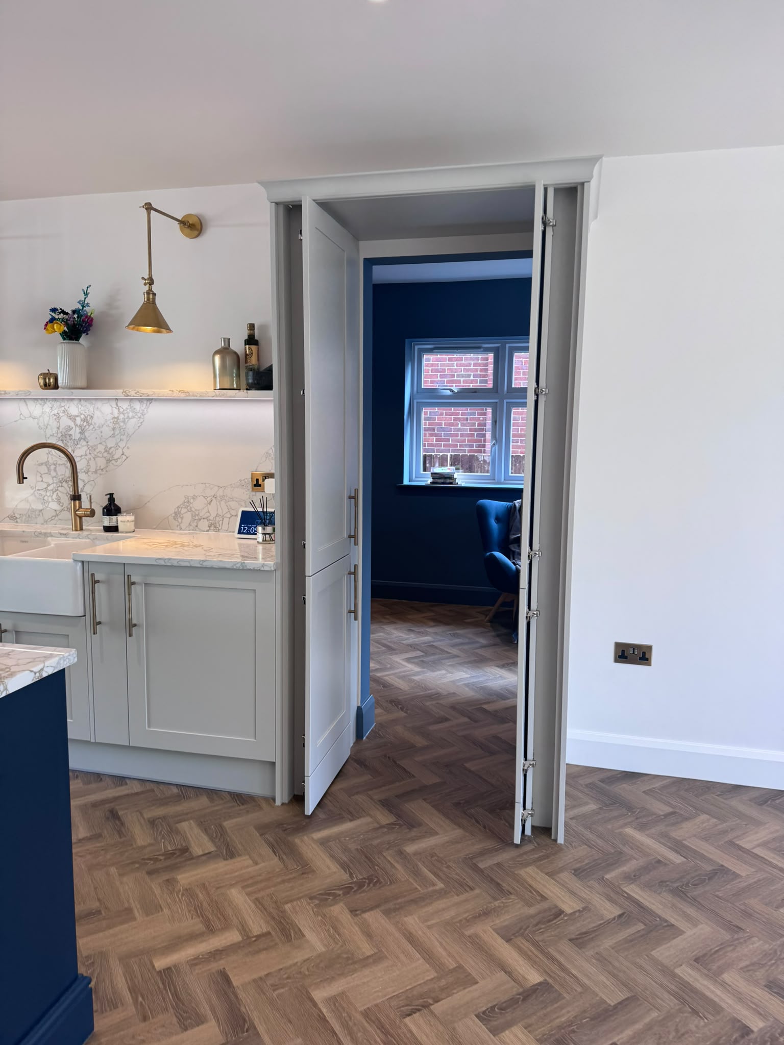 Parquet LVT flooring flowing between kitchen and adjoining living space