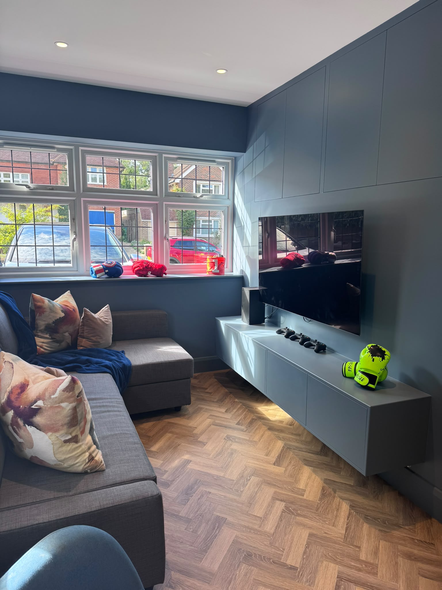 Amtico LVT flooring in Epsom living room with small parquet design